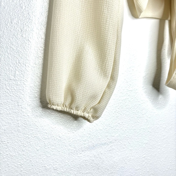 Fashion nova medium cream colored cropped top - Picture 4 of 6